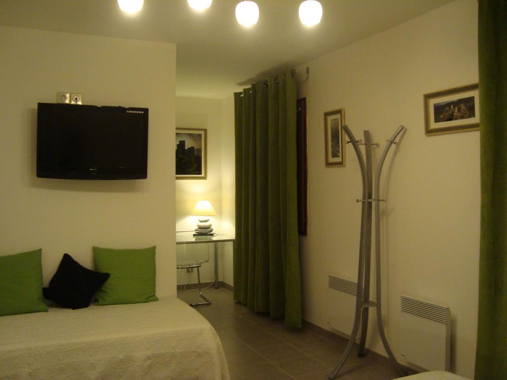 Chambres D'Hotes Les Palmiers De La Cite 카르카손 객실 사진