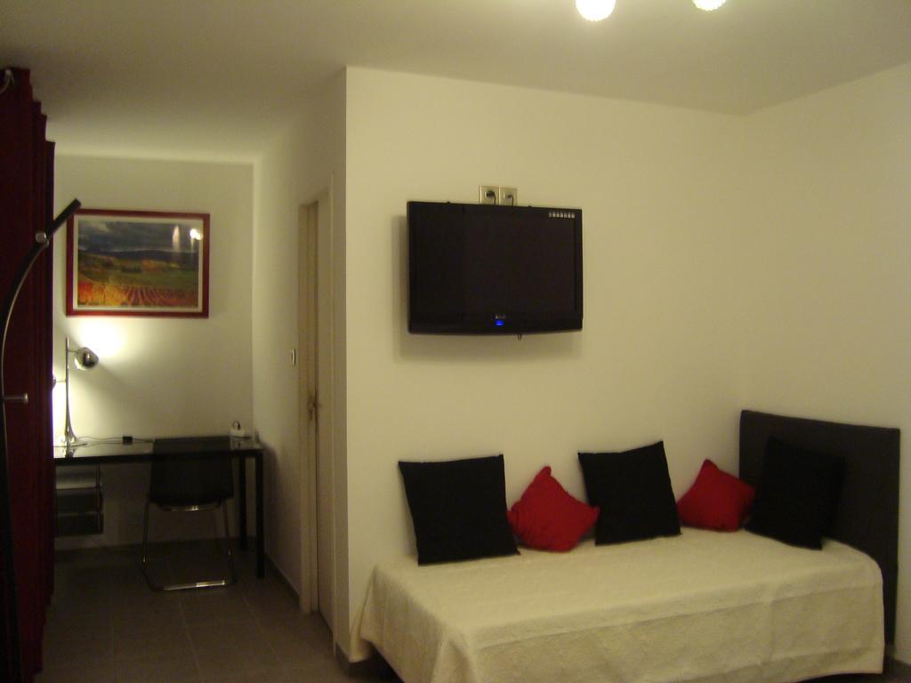 Chambres D'Hotes Les Palmiers De La Cite 카르카손 객실 사진