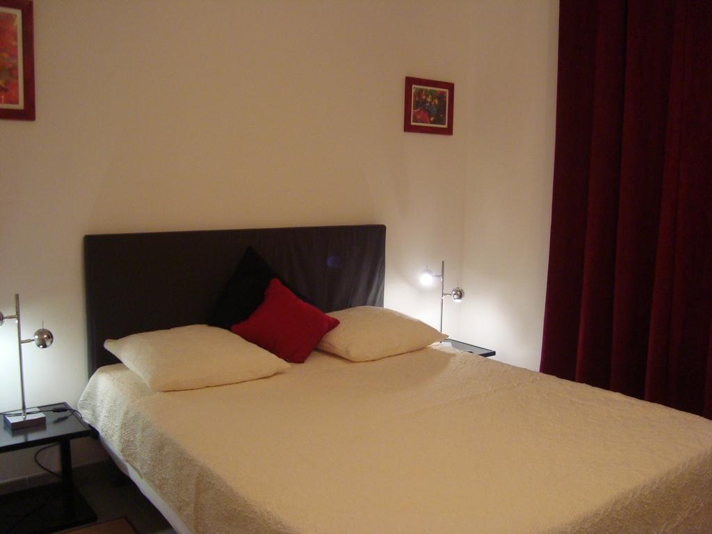 Chambres D'Hotes Les Palmiers De La Cite 카르카손 객실 사진