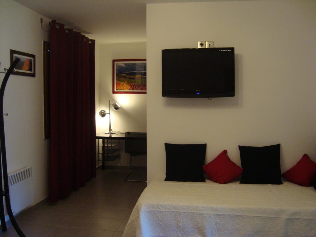 Chambres D'Hotes Les Palmiers De La Cite 카르카손 객실 사진